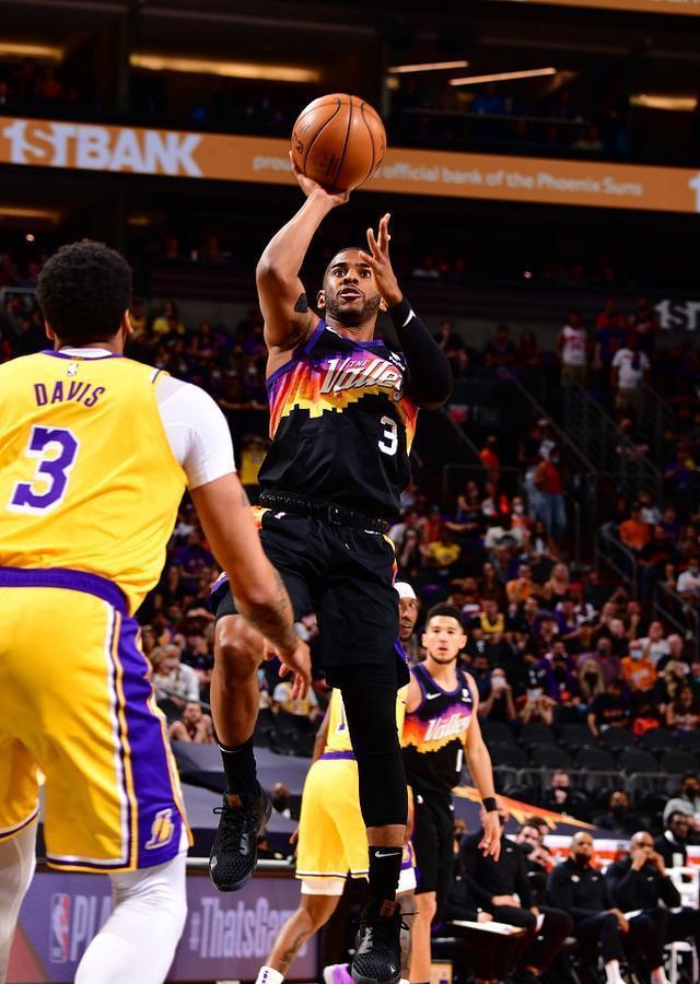 赛场上虽不 赛场上虽不